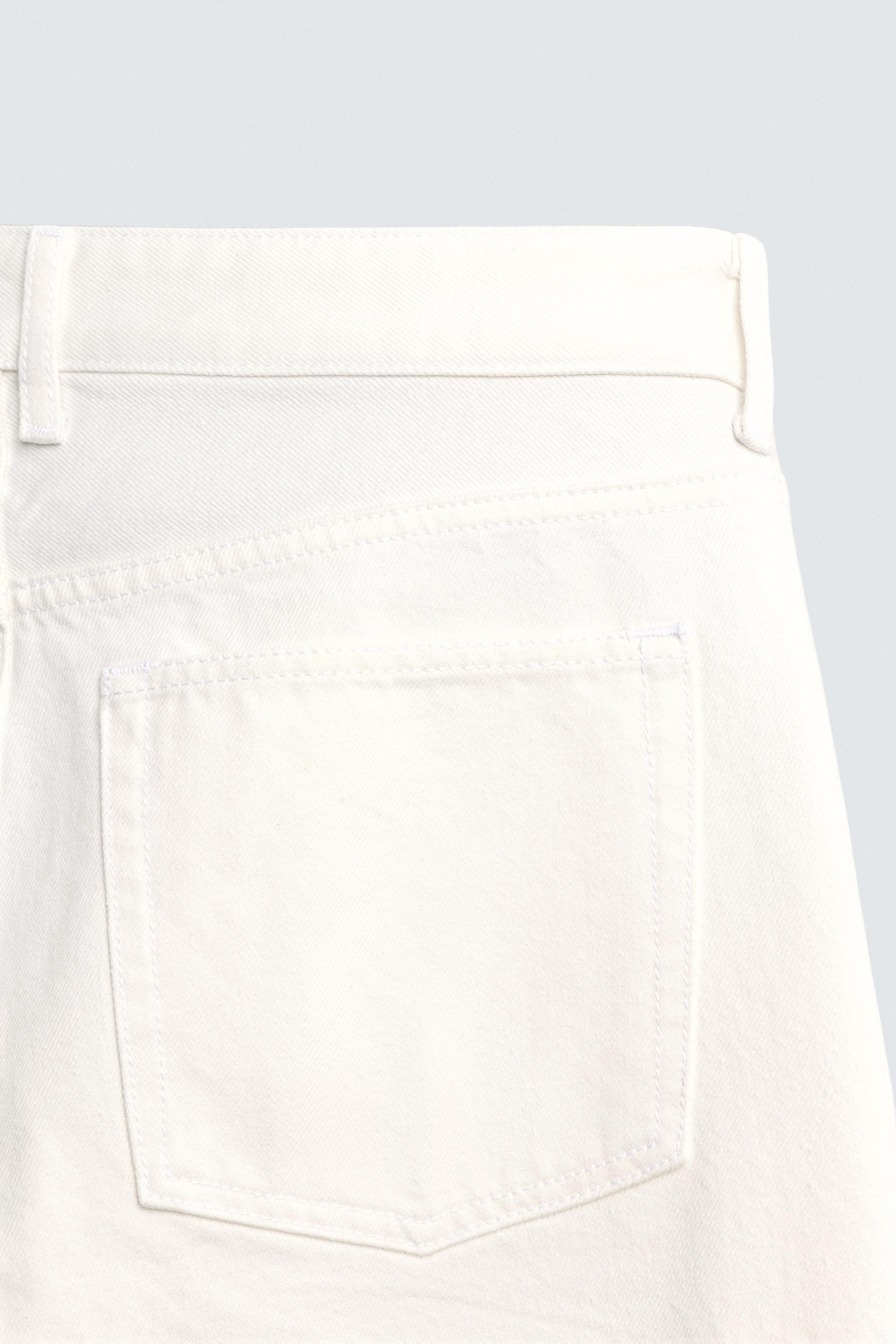 IRREGULAR HEM STRAIGHT FIT JEANS